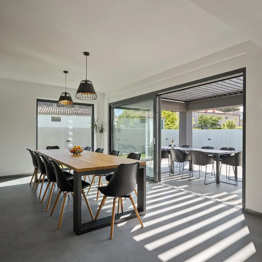 Modern Villa Nea With Outdoor Pool In Pula 0*,