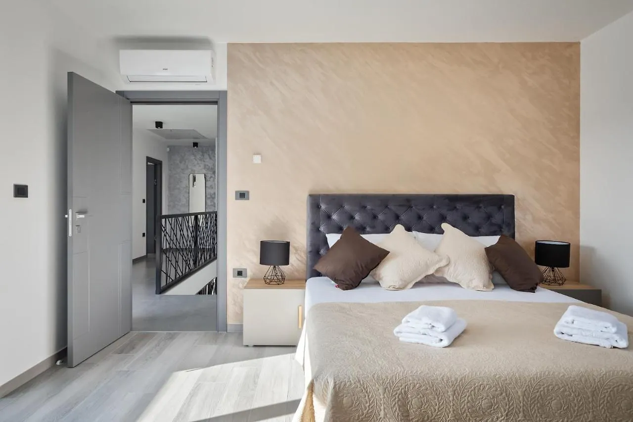 Modern Villa Nea With Outdoor Pool In Pula