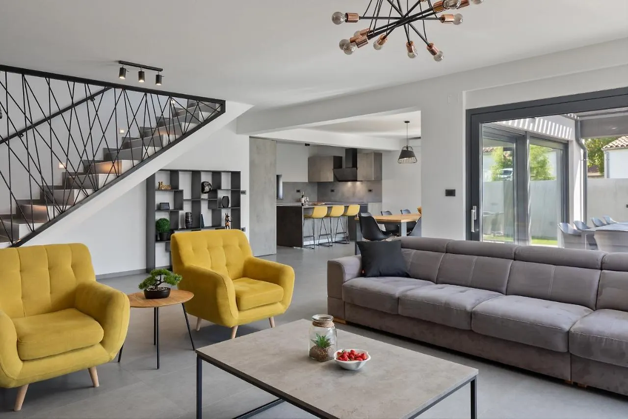 Modern Villa Nea With Outdoor Pool In Pula
