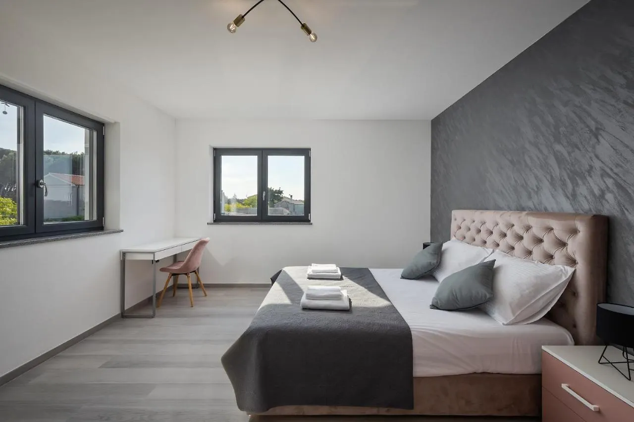 Modern Villa Nea With Outdoor Pool In Pula