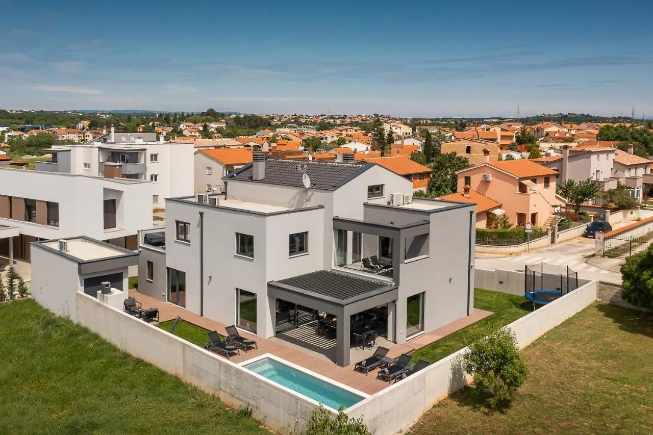 Modern Villa Nea With Outdoor Pool In Pula 0*,